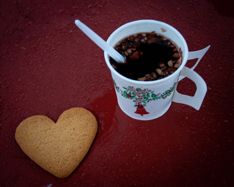 Glögg and and pepparkakor