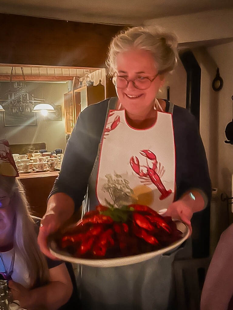 Lena presents a plate of crayfish (Jenny Engström)