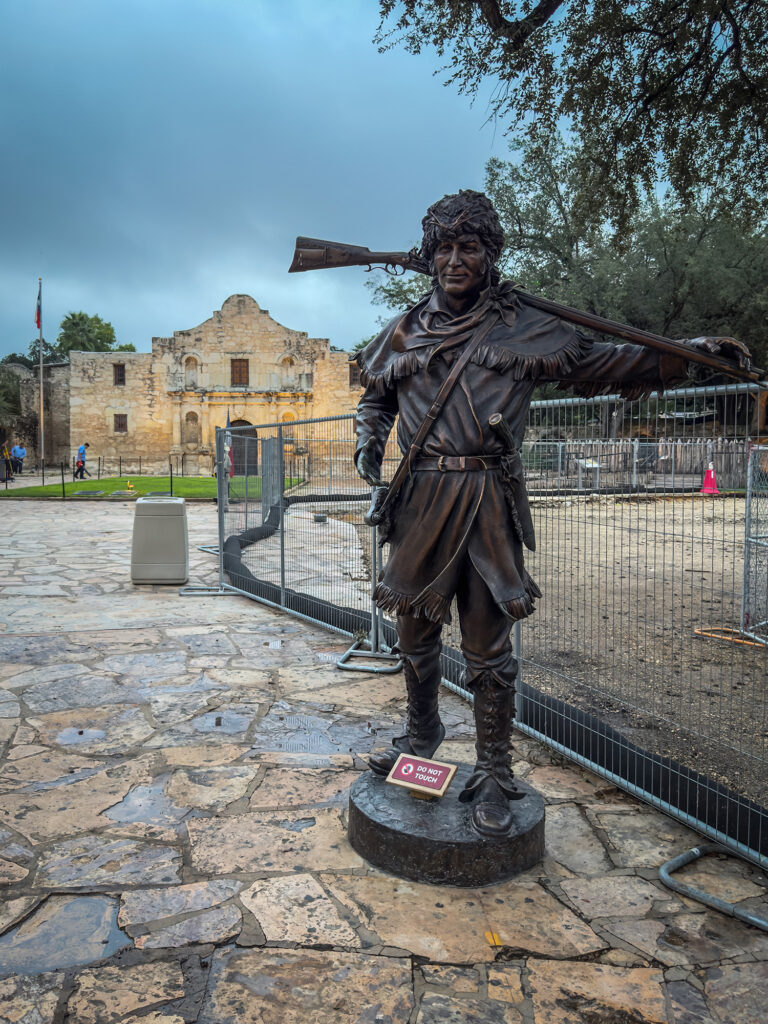 Davey Crocket at The Alamo (Peter Moore)